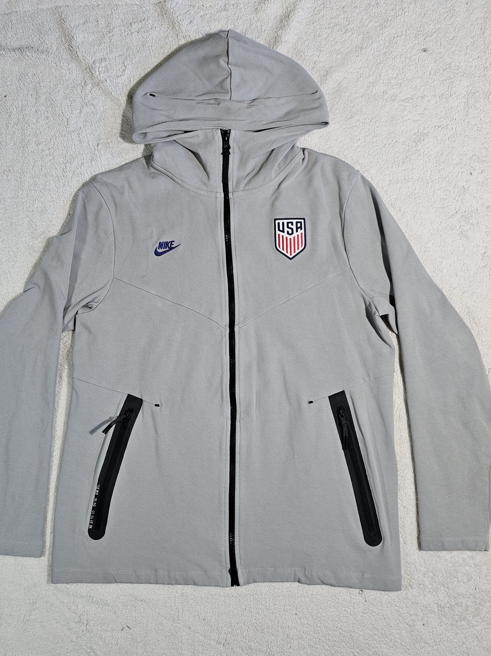 Nike Light Gray USA Hooded Zip Jacket Size L.